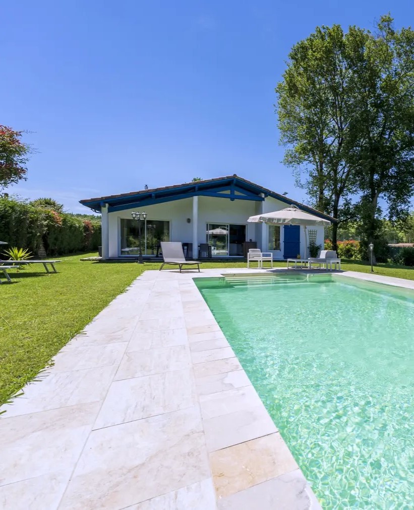 appartement avec piscine et jardin